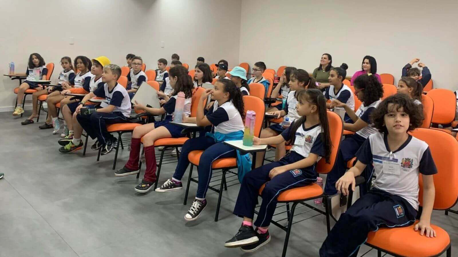 Alunos de EMEB e da APAE de Jundiaí