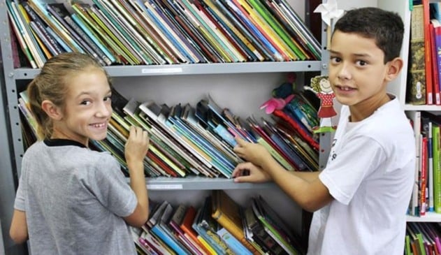 EMEF Venâncio Gonzaga Ramos ganha mini biblioteca