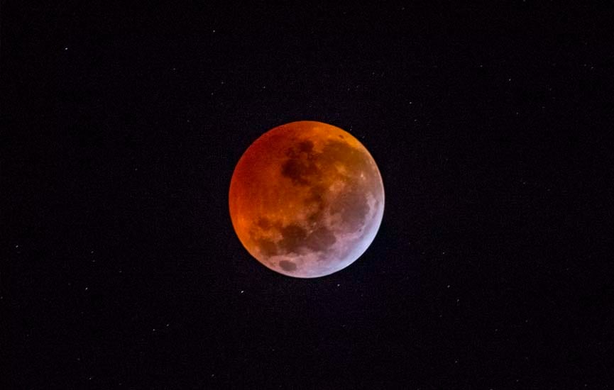 Eclipse lunar parcial será visto em todo o Brasil nesta terça-feira (16)
