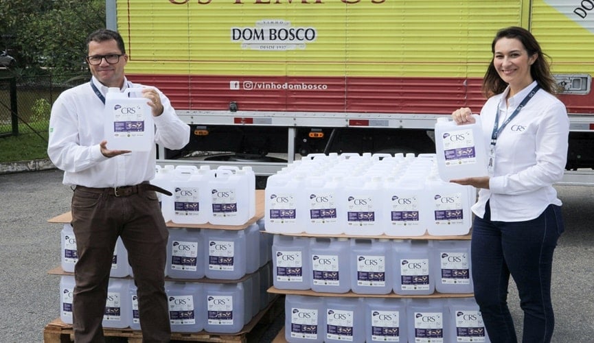 Edgar Galbiatti (gerente de marketing) e Tatiani Velardi, diretora de desenvolvimento humano e organizacional
