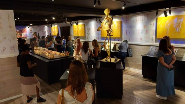 Diretores visitam o Museu do Corpo Humano da Faculdade de Medicina de Jundiaí