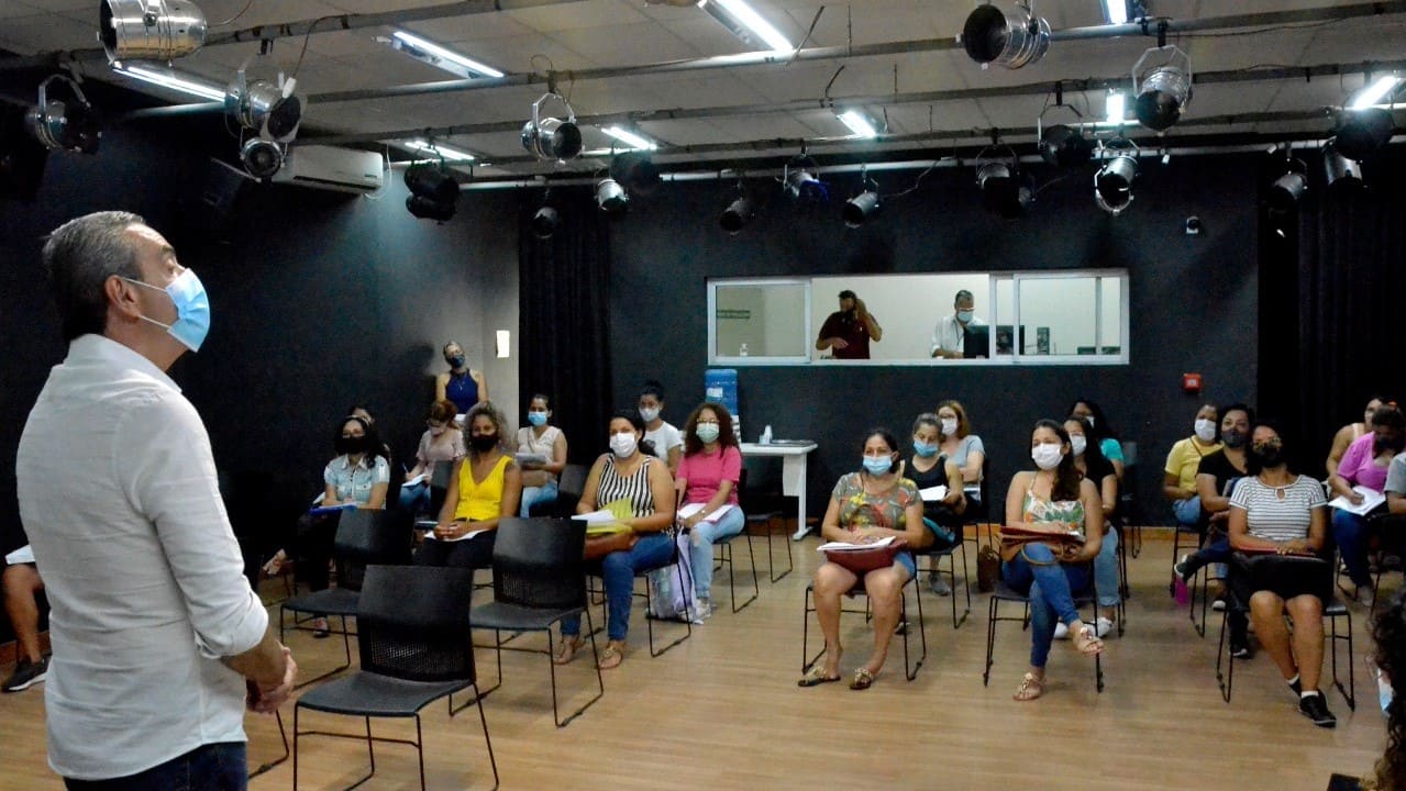 Várzea Paulista: Educadores infantis são aprovados em concurso público e recebidos pelo prefeito