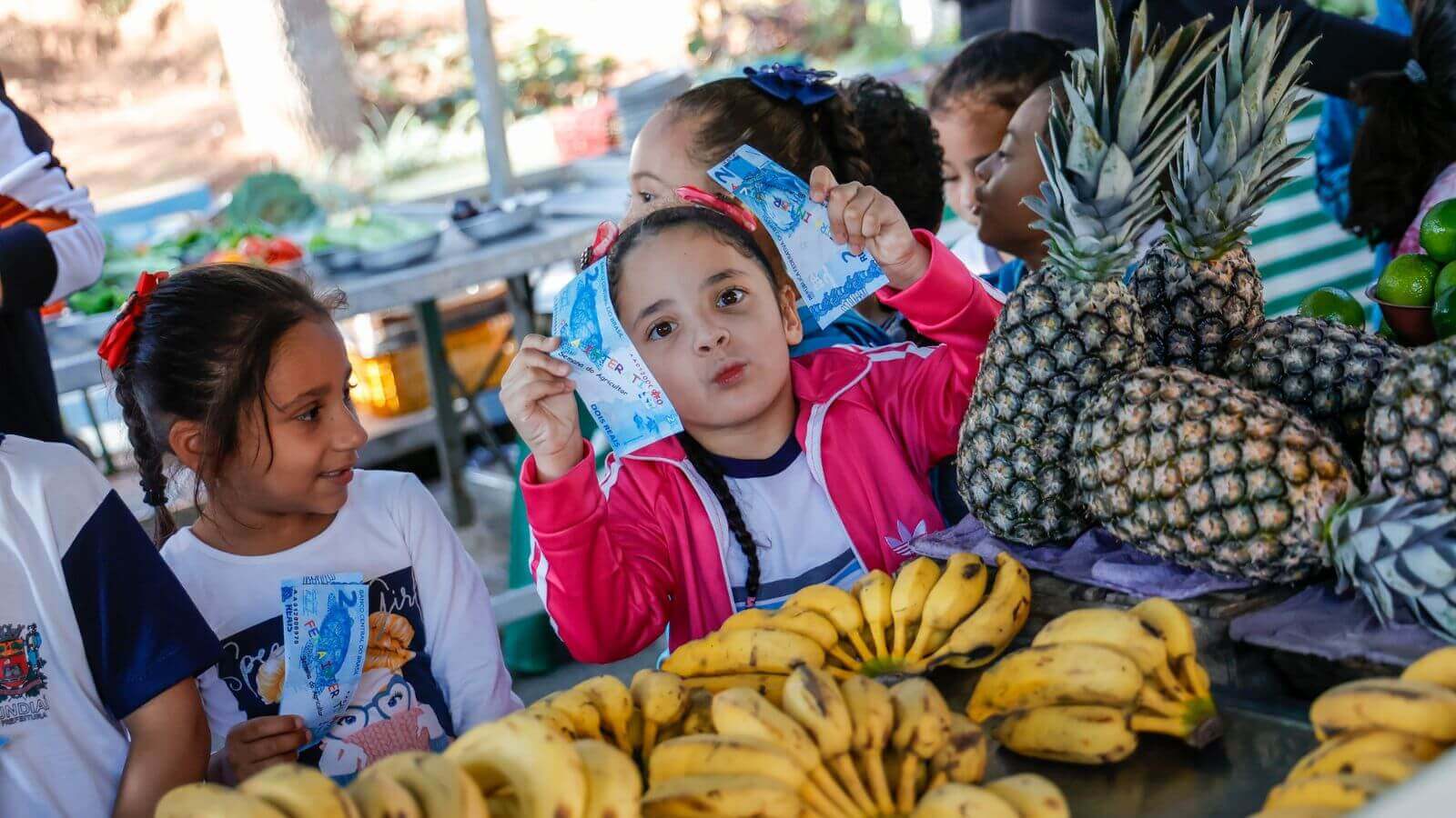 Crianças da rede municipal de Jundiaí visitam feira interativa
