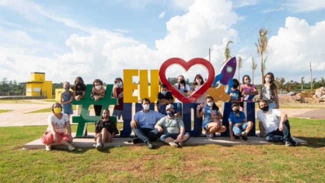 Prefeito de Jundiaí e crianças no Mundo das Crianças