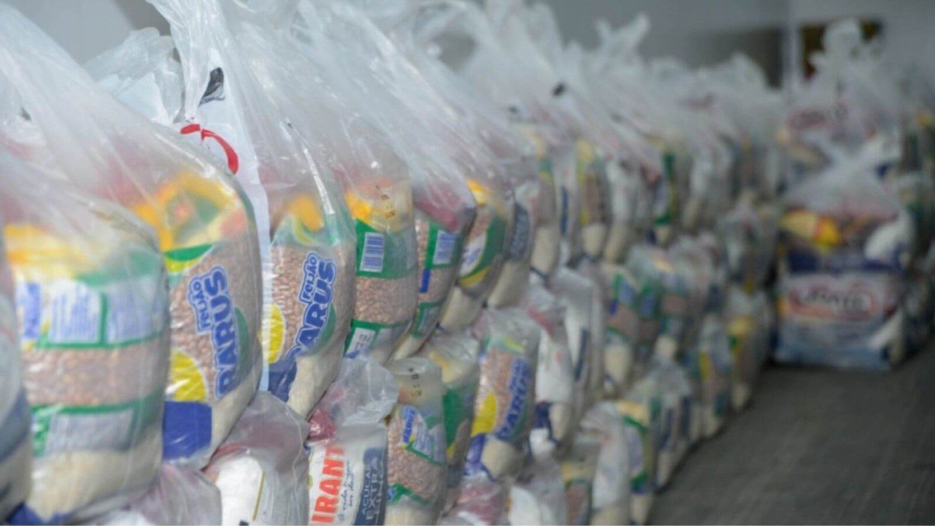 Empresa logística entrega doação de alimentos para o Fundo Social de Jundiaí