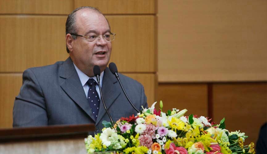 Empresário se suicida em frente de ministro e governador do Sergipe em evento