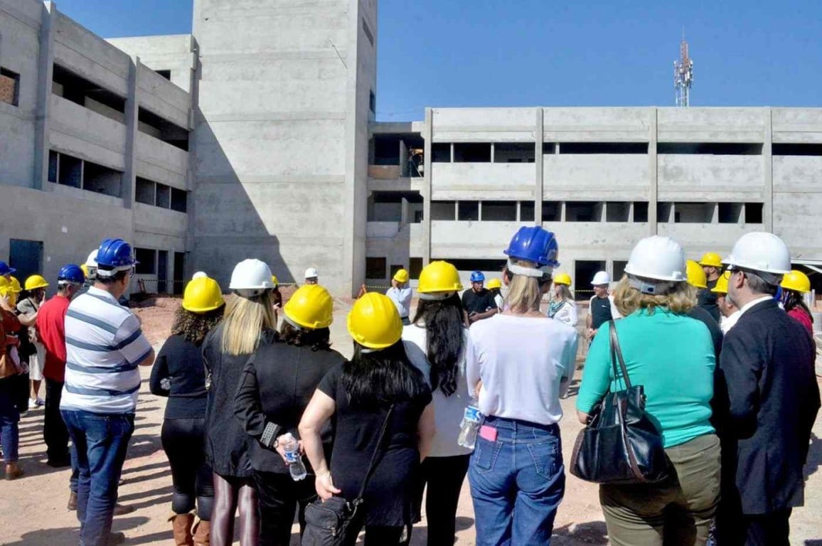 Empresários e munícipes conhecem construção do novo hospital de Várzea Paulista