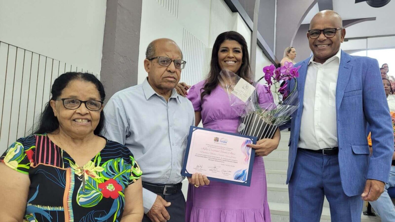 Enfermeira do Hospital São Vicente é homenageada na Câmara de Jundiaí