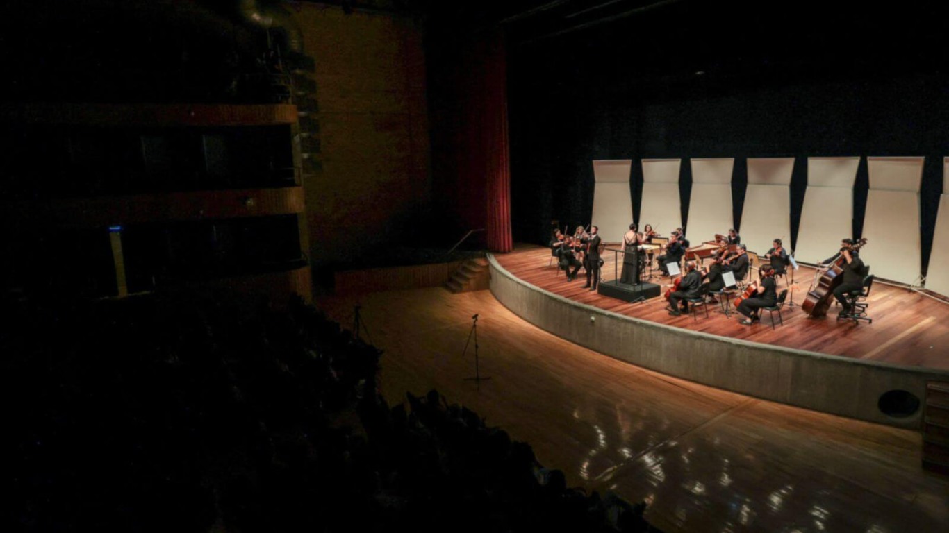 Orquestra no Teatro Polytheama