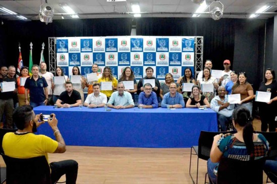 Entidades de Várzea Paulista recebem certificado do Conselho Municipal de Assistência Social