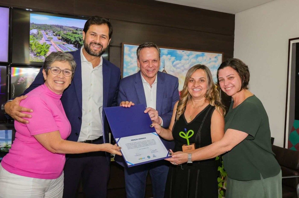 Prefeitura de Jundiaí homenageia Emeb Flórida Mestag por premiação nacional de sustentabilidade