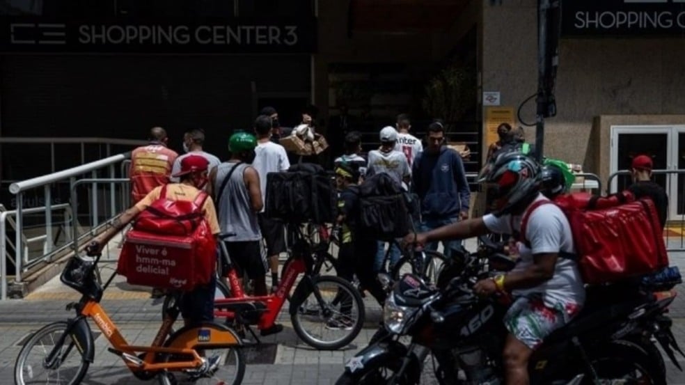 Entregadores de SP protestam por vacina e outras condições de trabalho