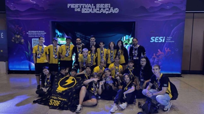 Equipe Alta Voltagem do Colégio Domus Sapiens