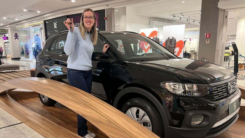 Erica ganhou carro 0km em sorteio do JundiaíShopping