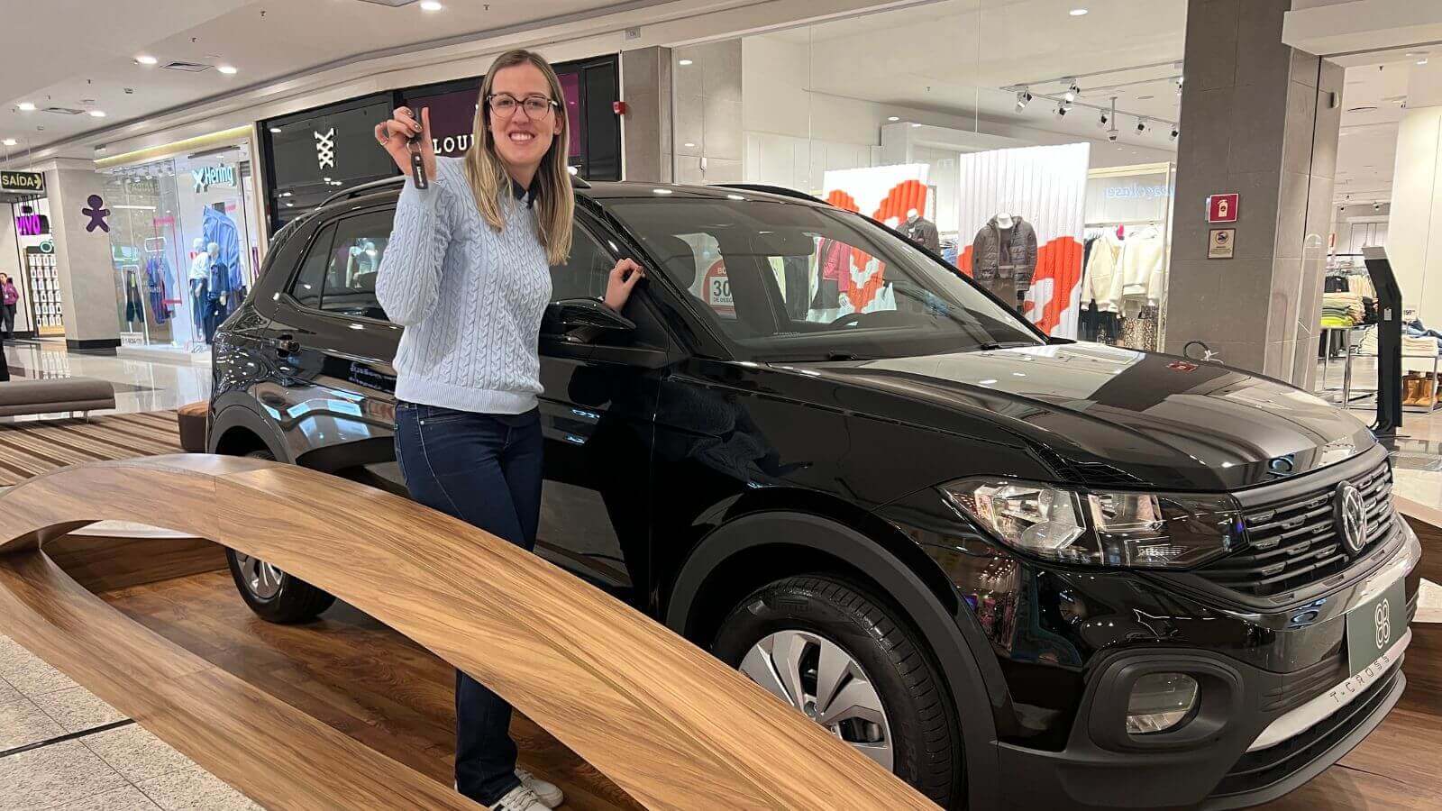 Erica ganhou carro 0km em sorteio do JundiaíShopping