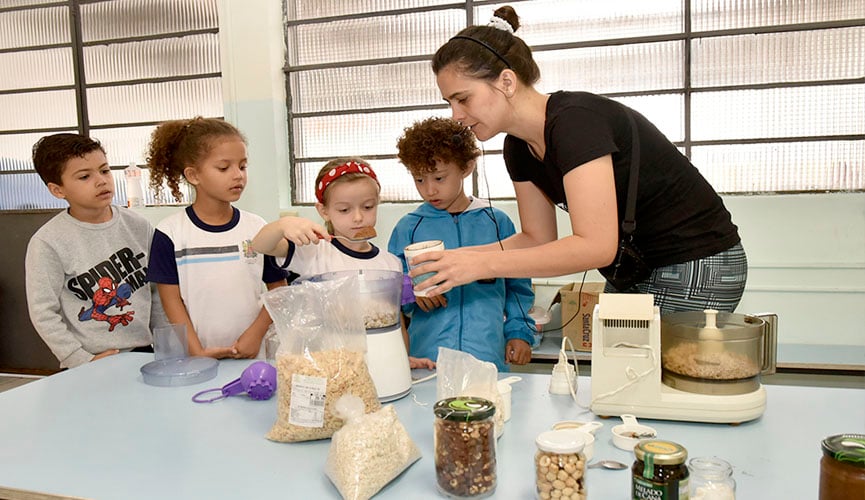 Escola municipal oferece oficina de alimentação saudável para os alunos