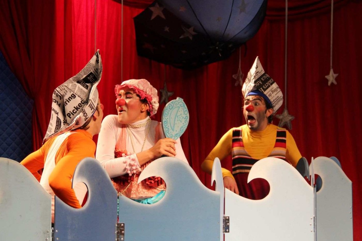 Sesc Jundiaí traz espetáculo que mistura circo e teatro para falar da "Água" Sesc Jundiaí traz espetáculo que mistura circo e teatro para falar da "Água"