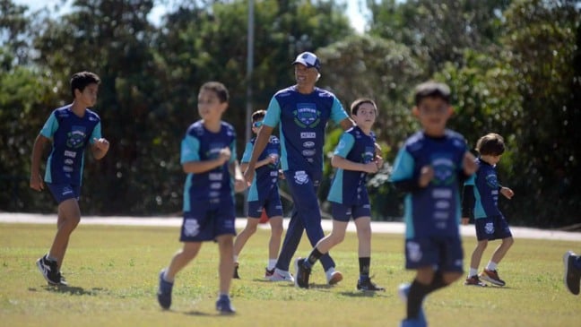 Ex-atleta Juraci Moreira Jr. participa do treinamento da turma do triatlhon (Foto: Prefeitura de Jundiaí)