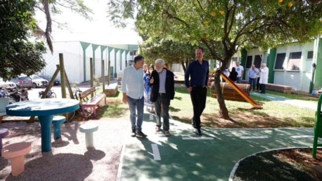 Comitiva da Rede Mundo das Crianças no Hospital Universitário de Jundiaí