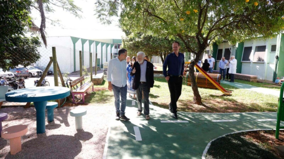 Comitiva da Rede Mundo das Crianças no Hospital Universitário de Jundiaí