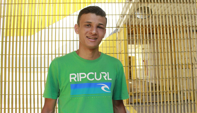 Ex-interno da Fundação Casa sorri em foto