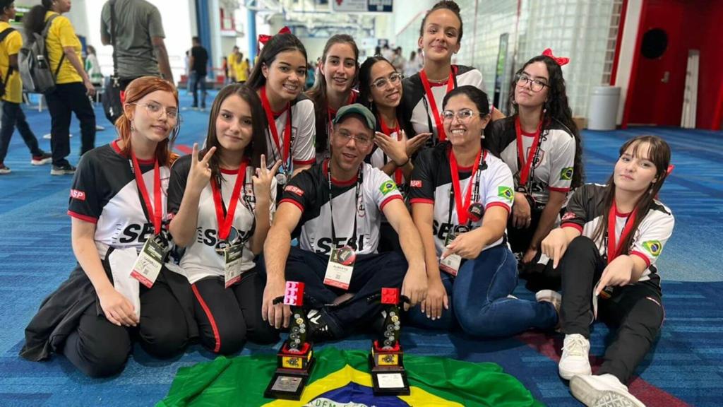 Equipe feminina de robótica do SESI Campo Limpo Paulista vence competição mundial
