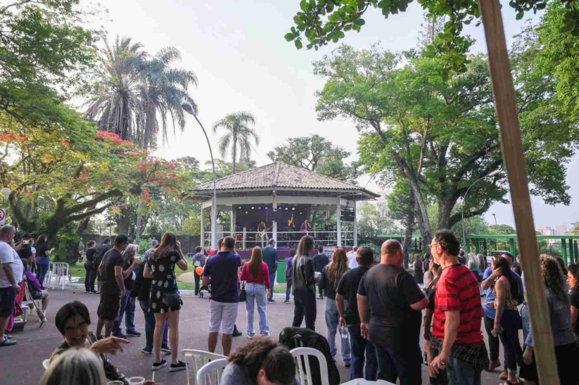 5ª FENS: Rock Seixas, Tios Brothers e Salada Russa participam do primeiro final de semana 5ª FENS: Rock Seixas, Tios Brothers e Salada Russa participam do primeiro final de semana