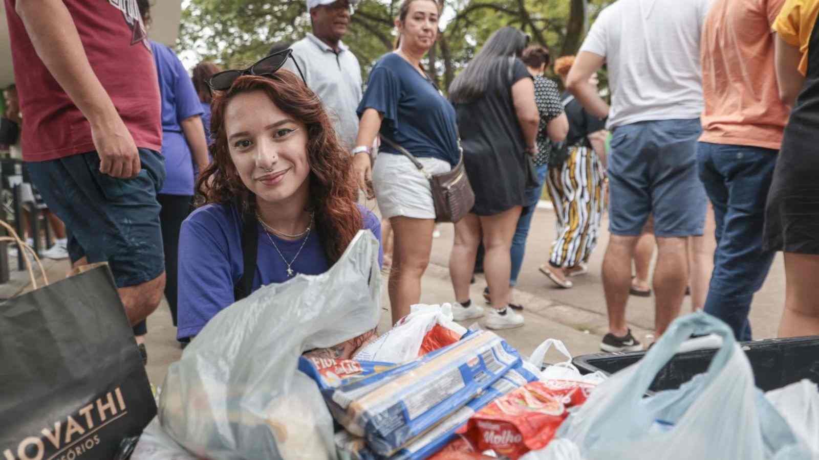Arrecadação de alimentos.