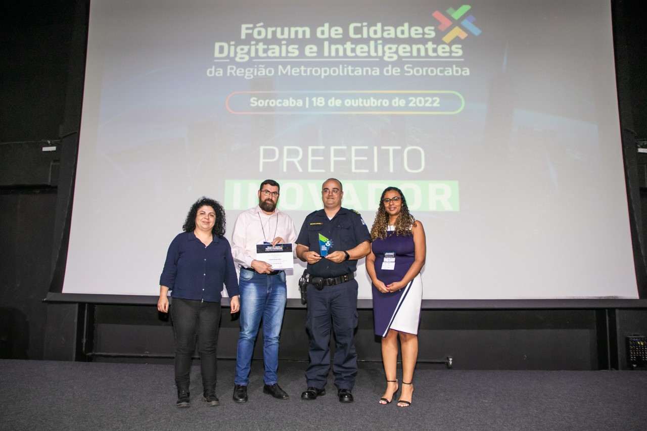 FOTO_-_PRÊMIO_PREFEITO_INOVADOR_2022-compressed (1)