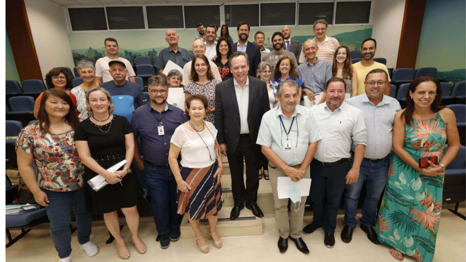 FUMAS Jundiaí entrega mais de 30 títulos de propriedade a famílias do Caxambu