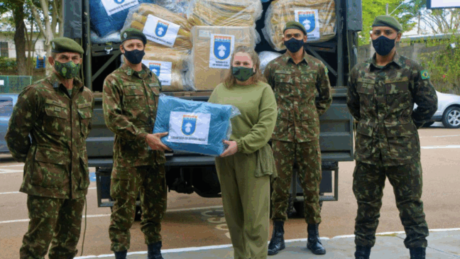 Funss de Jundiaí recebe doação de cobertores do 12º GAC