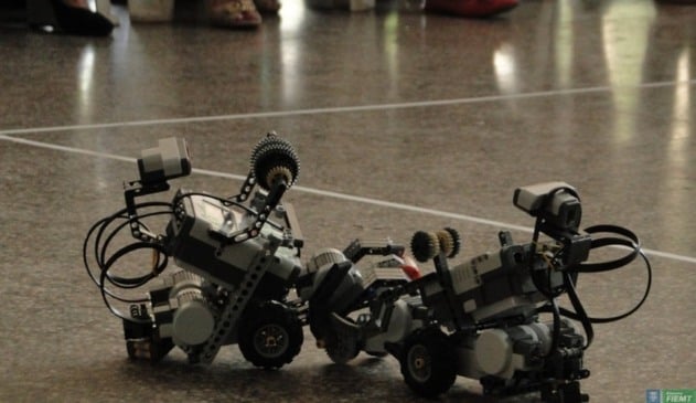 Faculdade Anhanguera promove duelos de robôs em Jundiaí