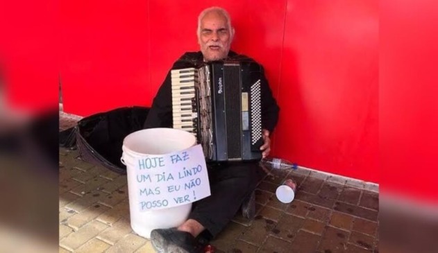 Família busca sanfoneiro cego que toca no Calçadão de Jundiaí
