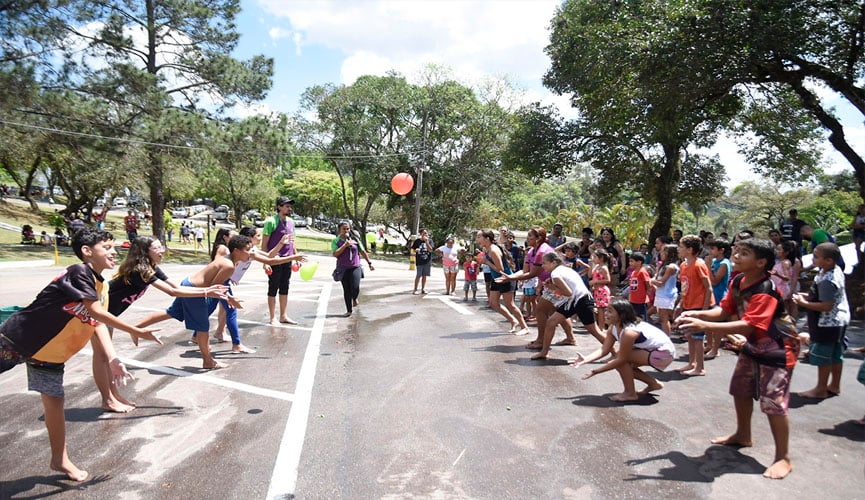 Famílias comemoram Dia das Crianças em parques da cidade Famílias comemoram Dia das Crianças em parques da cidade