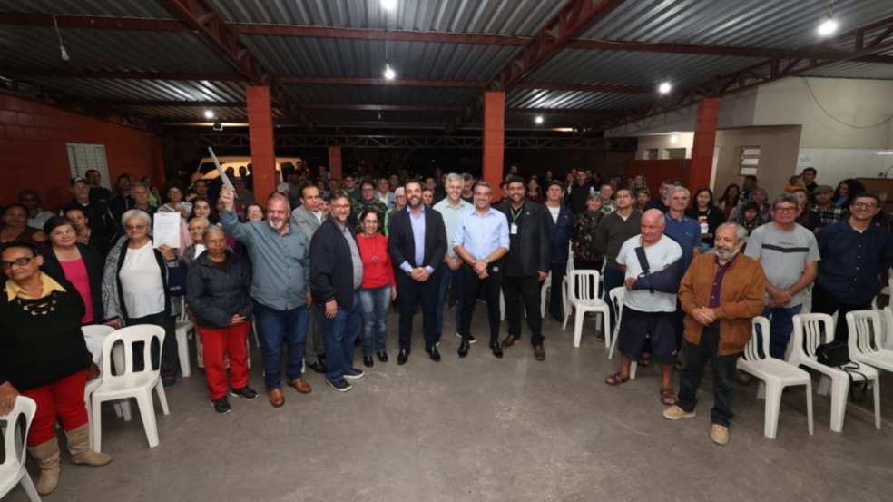 Famílias do Jardim Ritoni recebem matrículas da FUMAS Famílias do Jardim Ritoni recebem matrículas da FUMAS