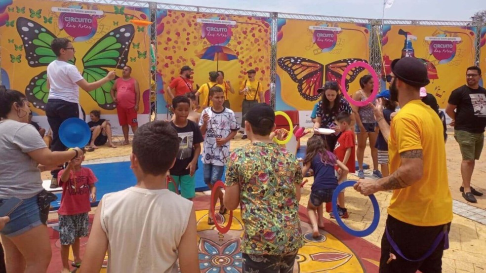 Crianças em parque de Jundiaí