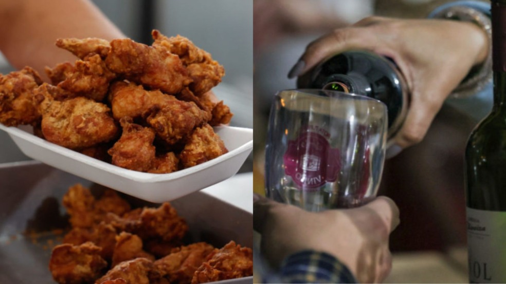 Prato de frango frito e pessoa servindo vinho em taça Prato de frango frito e pessoa servindo vinho em taça