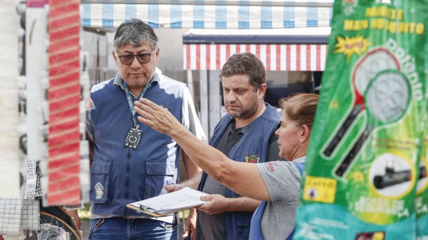 Fiscalização em feira livre de Jundiaí