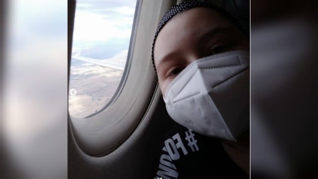 Fernandinha em avião