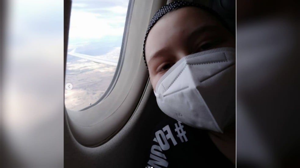 Fernandinha em avião