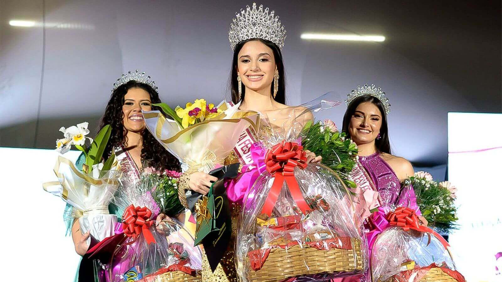 Rainha e princesas da Festa das Orquídeas de Várzea Paulista