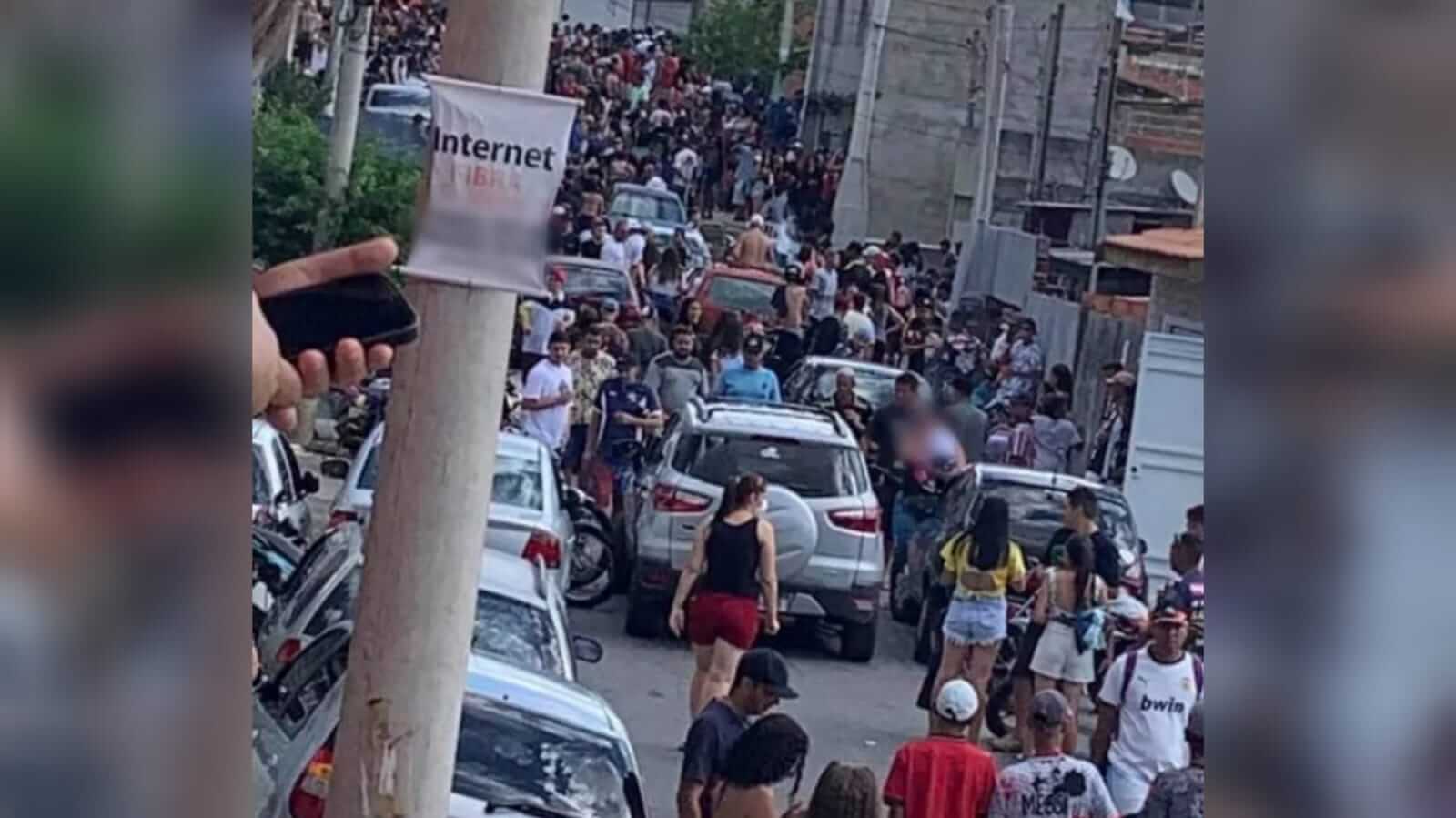 Aglomeração em rua