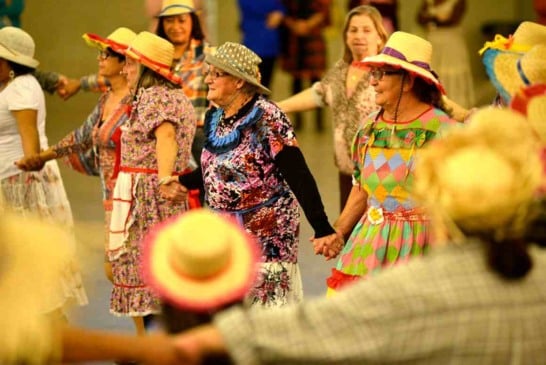 As quadrilhas animam a festa e mantém viva a tradição cultural popular