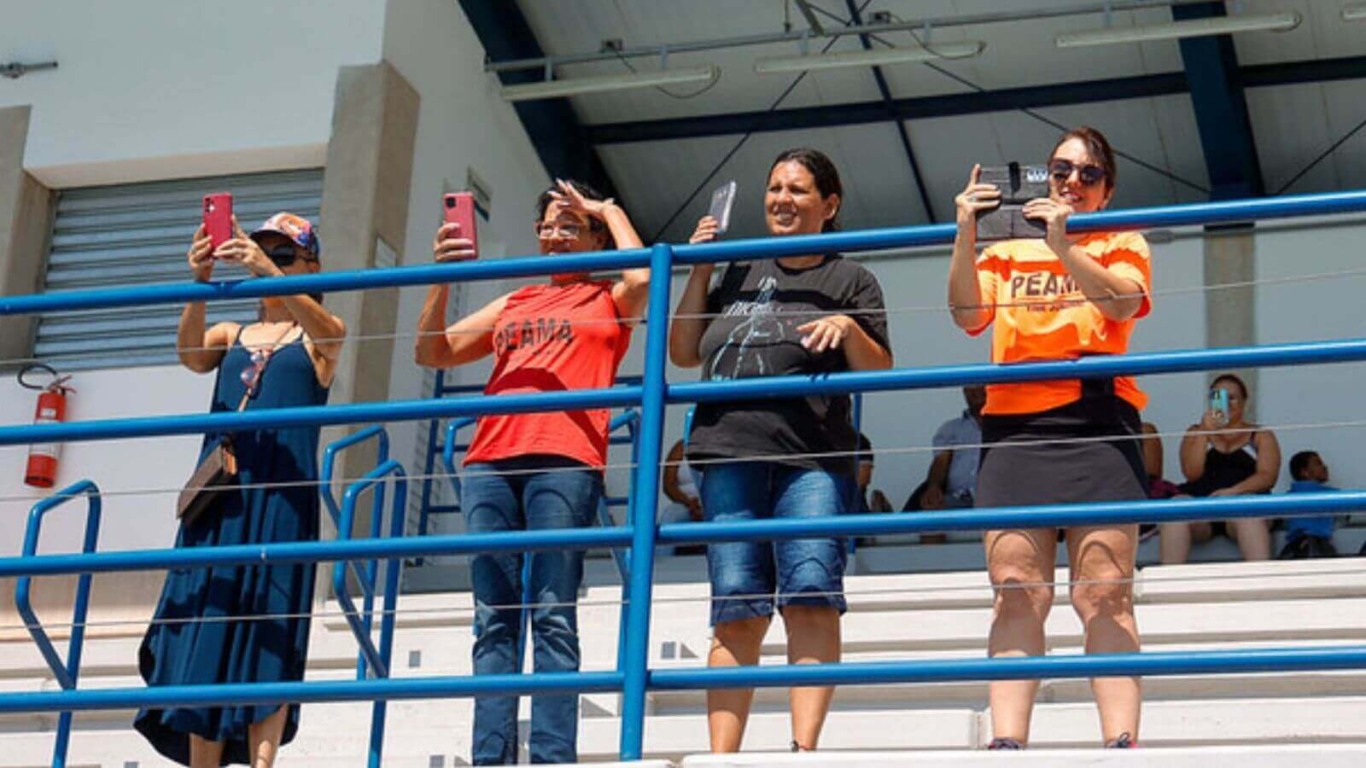 Festival Regional de Natação leva grande público à piscina do Bolão de Jundiaí