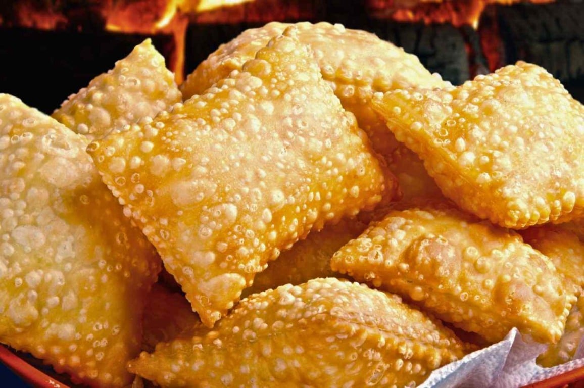 Porção de pastel, em diferentes sabores