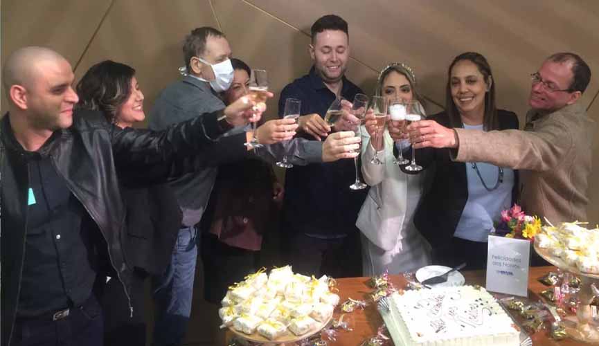 Filho transfere casamento para hospital para pai internado participar de cerimônia surpresa