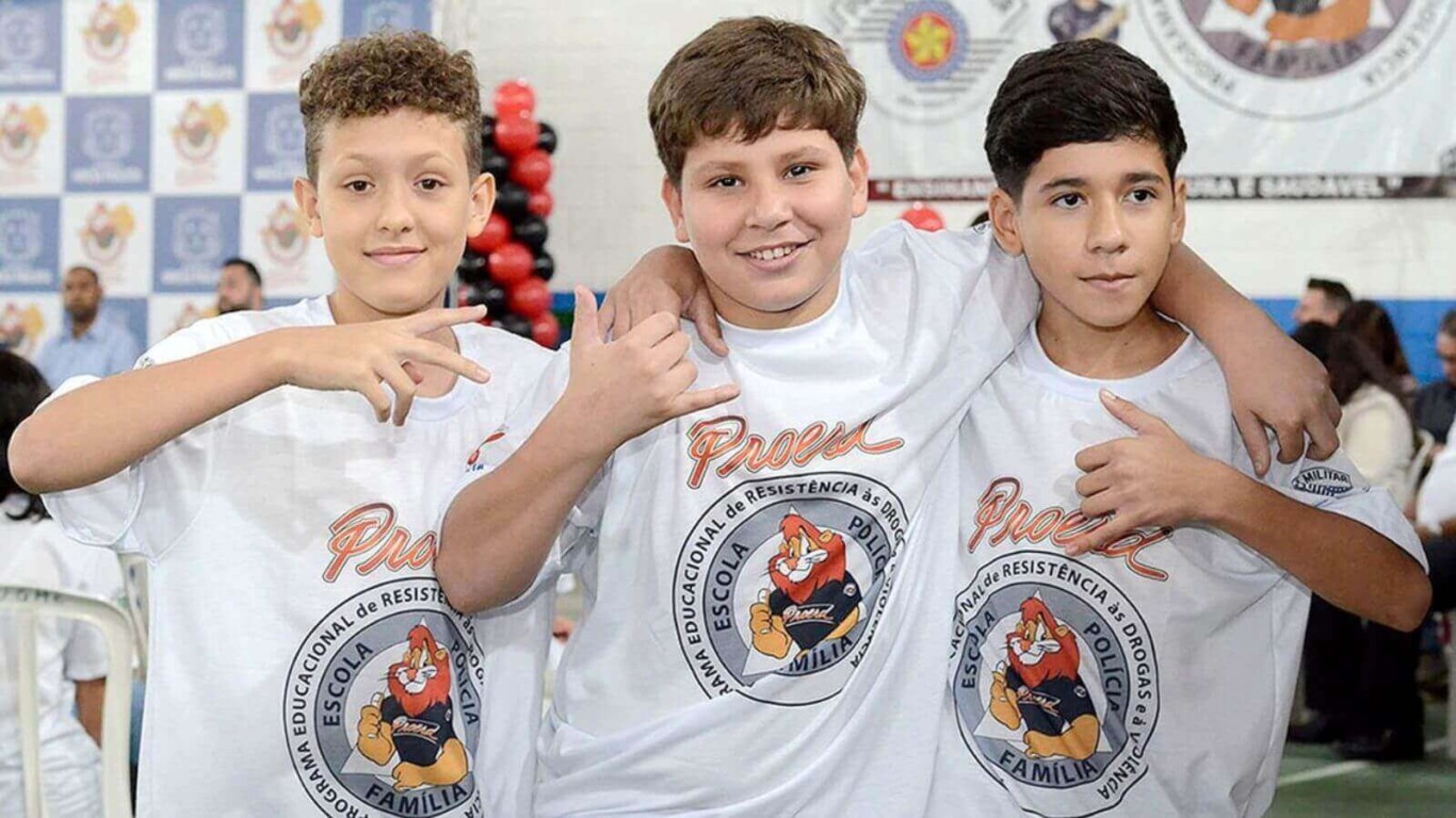 Alunos de escola de Várzea Paulista participam de formatura da PROERD