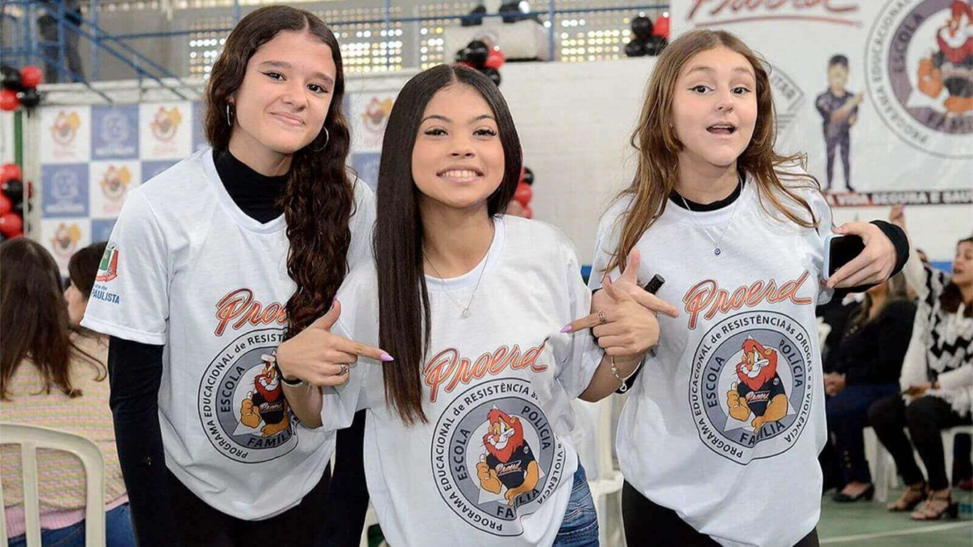 Alunos de escola de Várzea Paulista participam de formatura da PROERD