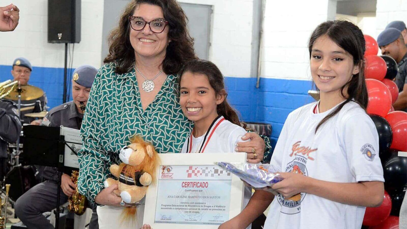 Alunos de escola de Várzea Paulista participam de formatura da PROERD