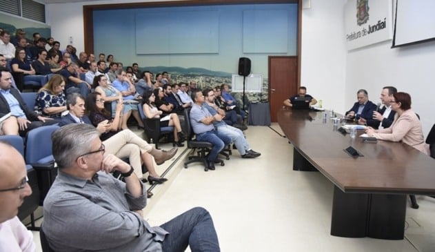 Fórum Jundiaí 2050 discute cidades inteligentes com presidente da Microsoft